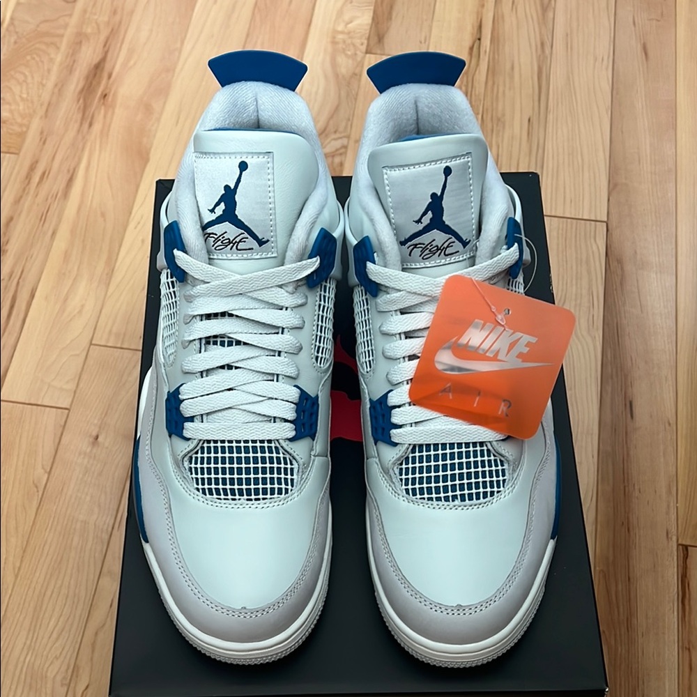 2024 Men’s size 11 Air Jordan 4 Retro - off white/military blue